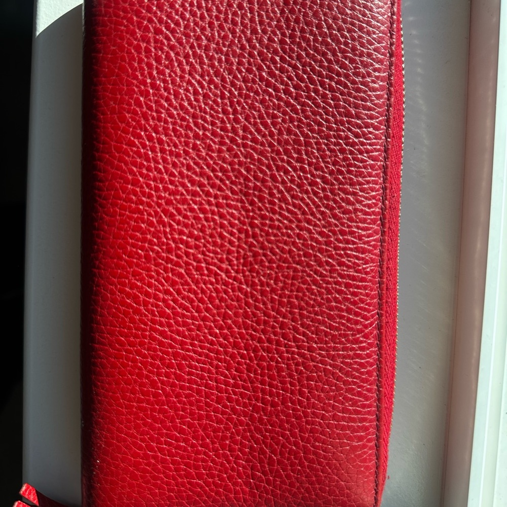 GUCCI Soho Leather Women's Red Long Zip Wallet 
100% authentic - Picture 4 of 9